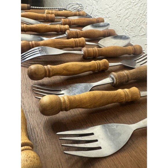 Old Homestead 22 Pc Flatware Set Wooden Handle MCM Stainless Taiwan Cutlery - Picture 7 of 11